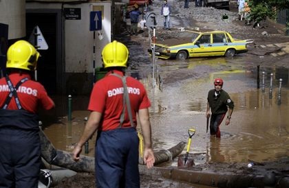 Đảo du lịch nổi tiếng Madeira tan hoang sau trận lụt lịch sử - 20