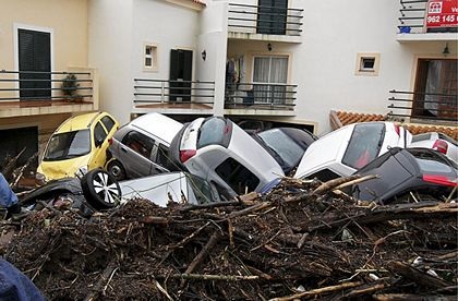 Đảo du lịch nổi tiếng Madeira tan hoang sau trận lụt lịch sử - 8