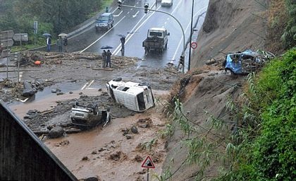 Đảo du lịch nổi tiếng Madeira tan hoang sau trận lụt lịch sử - 6