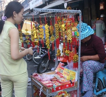 Vé số, tử vi, bói toán… “trúng đậm” - 2 Vé số, tử vi, bói toán… “trúng đậm” - 2