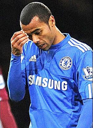 Barcelona, Real Madrid sẵn sàng “cứu rỗi” Ashley Cole - 1 Barcelona, Real Madrid sẵn sàng “cứu rỗi” Ashley Cole - 1