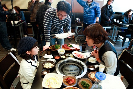 Hình ảnh “nóng” về bà nội trợ Chae Rim - 3