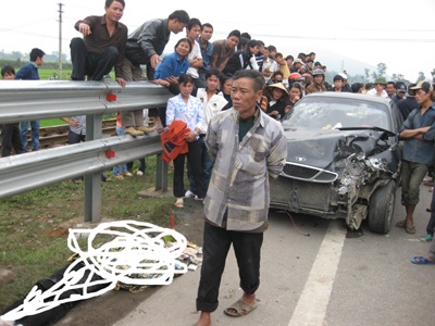 3 ô tô húc nhau, 3 người chết tại chỗ - 3