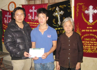 Quà bạn đọc tiếp tục đến với 5 cánh cò mồ côi nơi xóm nhỏ - 1