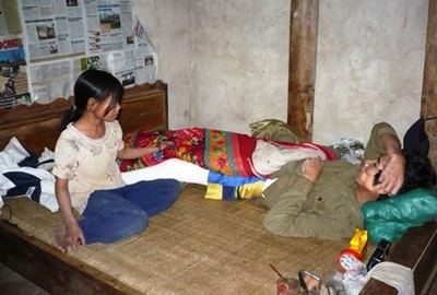 Dân thiếu đói, gạo vẫn nằm trong kho - 1