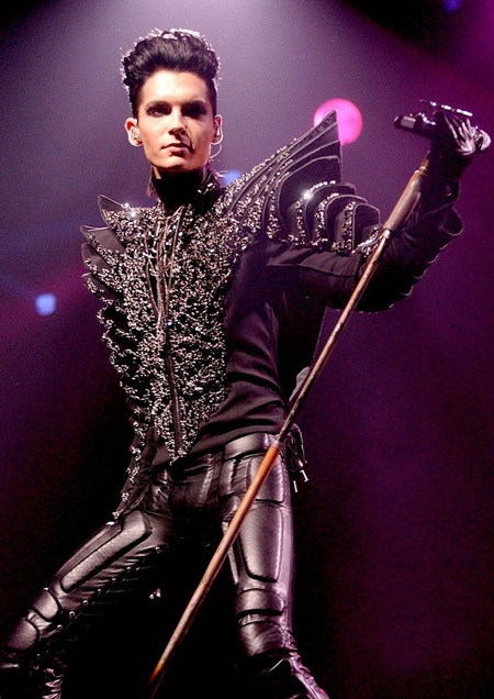 Phong cách ấn tượng của biểu tượng thời trang mới Bill Kaulitz - 2 Phong cách ấn tượng của biểu tượng thời trang mới Bill Kaulitz - 2