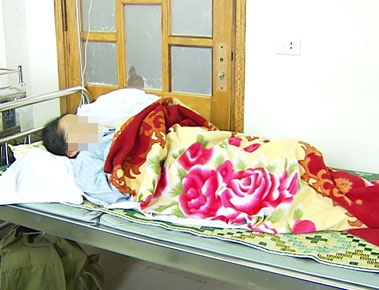 Gắp con đỉa dài 15cm ra khỏi phổi cô gái trẻ - 1 Gắp con đỉa dài 15cm ra khỏi phổi cô gái trẻ - 1