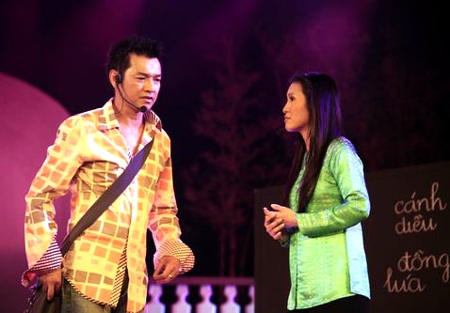 Hồng Đào - Quang Minh: “Đem chuyện vợ chồng lên sân khấu… để cười” - 1 Hồng Đào - Quang Minh: “Đem chuyện vợ chồng lên sân khấu… để cười” - 1