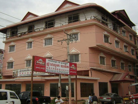 “Thần đèn” mới xuất ngoại “cứu” nhà - 1