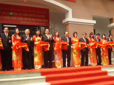 Đưa vào hoạt động Trung tâm Tim mạch hiện đại - 1 Đưa vào hoạt động Trung tâm Tim mạch hiện đại - 1