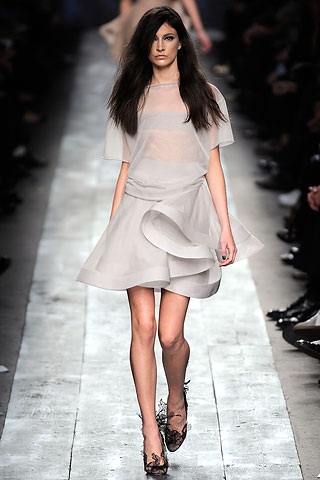 BST kiểu cách của Valentino - 2