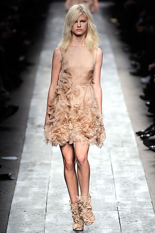 BST kiểu cách của Valentino - 4