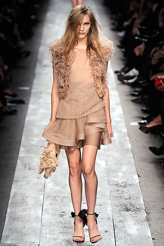 BST kiểu cách của Valentino - 6