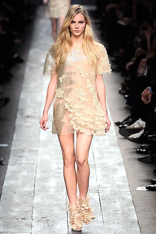 BST kiểu cách của Valentino - 10