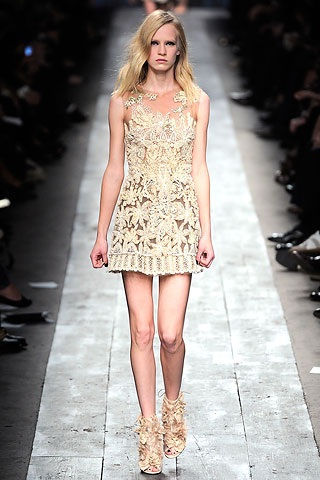 BST kiểu cách của Valentino - 11