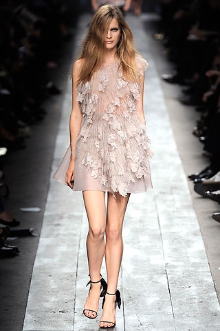 BST kiểu cách của Valentino - 14