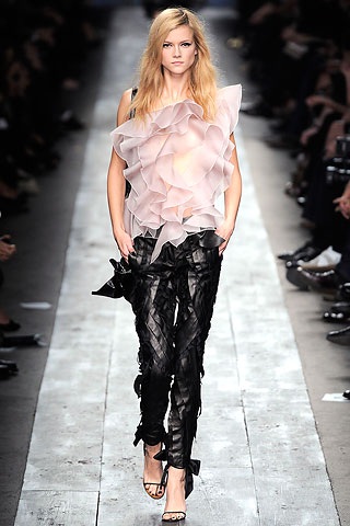 BST kiểu cách của Valentino - 15