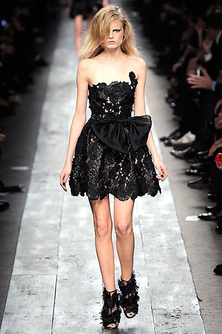 BST kiểu cách của Valentino - 17