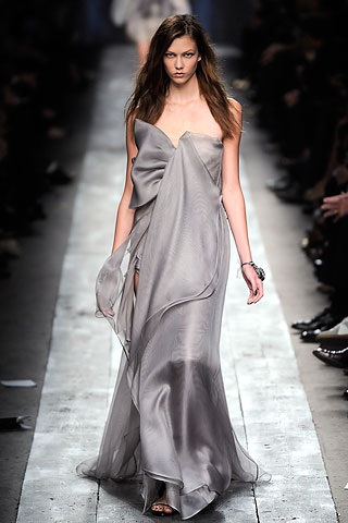 BST kiểu cách của Valentino - 18