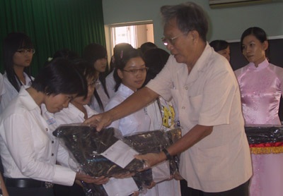 Trao học bổng Châu Á cho 90 học sinh nữ - 1 Trao học bổng Châu Á cho 90 học sinh nữ - 1