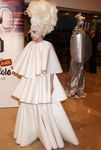 Lady Gaga - cảm hứng “sáng tạo”... bù nhìn - 3