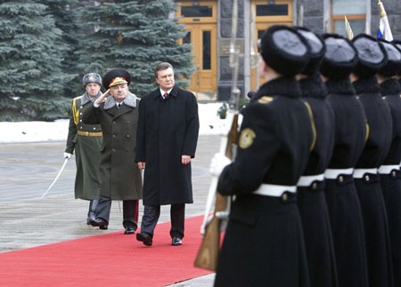 Ông Yanukovych tuyên thệ nhậm chức Tổng thống Ukraine - 3 Ông Yanukovych tuyên thệ nhậm chức Tổng thống Ukraine - 3