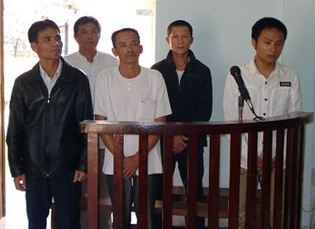 Nhóm đánh người, cướp thùng phiếu lãnh án - 1 Nhóm đánh người, cướp thùng phiếu lãnh án - 1