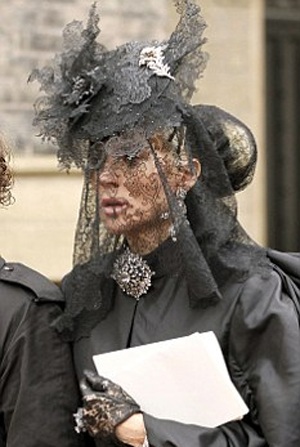 Kate Moss, Naomi Campbell dự lễ tang NTK Alexander McQueen - 7 Kate Moss, Naomi Campbell dự lễ tang NTK Alexander McQueen - 7
