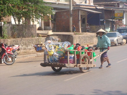 Thăm chợ Việt trên đất Lào - 2 Thăm chợ Việt trên đất Lào - 2