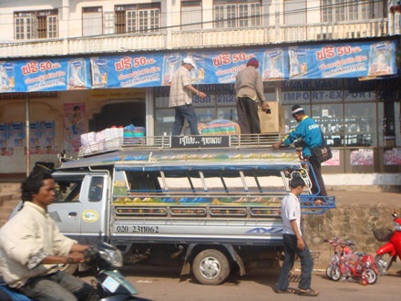 Thăm chợ Việt trên đất Lào - 3 Thăm chợ Việt trên đất Lào - 3