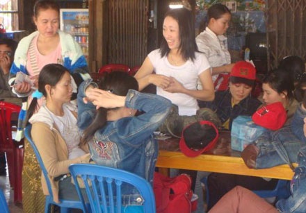 Thăm chợ Việt trên đất Lào - 5 Thăm chợ Việt trên đất Lào - 5