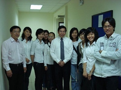 Chuyến thăm và chúc Tết Trung tâm Anh ngữ Việt Mỹ của TS. Huỳnh Công Minh - Giám đốc Sở GĐ-ĐT TPHCM - 3 Chuyến thăm và chúc Tết Trung tâm Anh ngữ Việt Mỹ của TS. Huỳnh Công Minh - Giám đốc Sở GĐ-ĐT TPHCM - 3