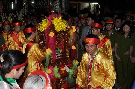 Lễ Khai Ấn đền Trần thu hút hàng vạn du khách - 2