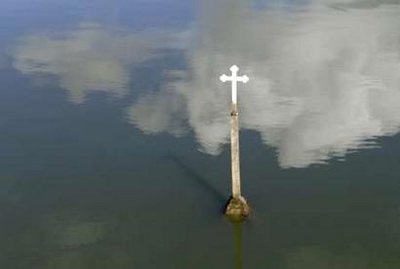 Thị trấn chìm nghỉm "nổi" trở lại sau 25 năm - 4