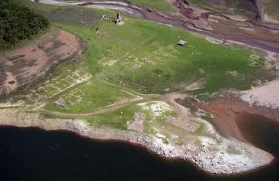 Thị trấn chìm nghỉm "nổi" trở lại sau 25 năm - 13