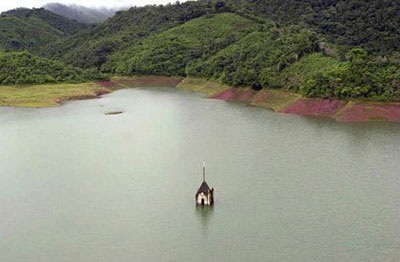 Thị trấn chìm nghỉm "nổi" trở lại sau 25 năm - 1