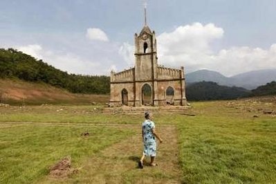 Thị trấn chìm nghỉm "nổi" trở lại sau 25 năm - 8