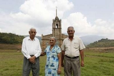 Thị trấn chìm nghỉm "nổi" trở lại sau 25 năm - 9