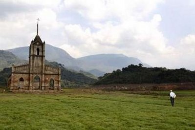 Thị trấn chìm nghỉm "nổi" trở lại sau 25 năm - 12