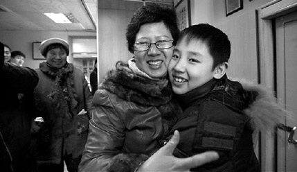 “Chú bé hiến tủy cứu mẹ” đã xuất viện - 1 “Chú bé hiến tủy cứu mẹ” đã xuất viện - 1