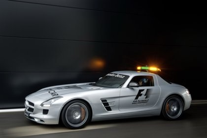 SLS AMG làm xe “hộ tống” đường đua F1 - 2 SLS AMG làm xe “hộ tống” đường đua F1 - 2