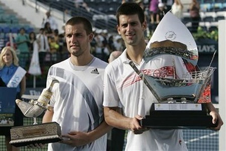 Djokovic đăng quang tại Dubai - 2