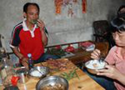 Người đàn ông chỉ ăn cỏ và lá cây - 2