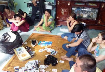 Triệt phá 2 sòng bạc do các “nữ quái” cầm đầu - 1 Triệt phá 2 sòng bạc do các “nữ quái” cầm đầu - 1