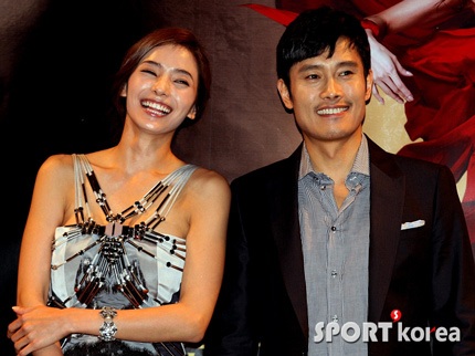 “Barbie xứ Hàn” duyên dáng bên Lee Byung Heon - 13