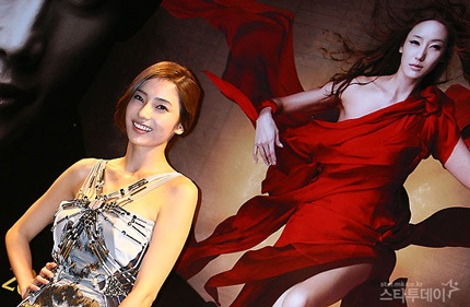 “Barbie xứ Hàn” duyên dáng bên Lee Byung Heon - 8