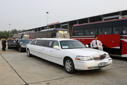 Limousine đón xá lợi về Ninh Bình - 2 Limousine đón xá lợi về Ninh Bình - 2