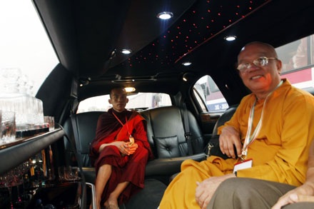 Limousine đón xá lợi về Ninh Bình - 6 Limousine đón xá lợi về Ninh Bình - 6