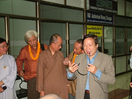 Hành trình cùng chuyên cơ đón Xá lợi Phật Thích Ca từ Ấn Độ - 4 Hành trình cùng chuyên cơ đón Xá lợi Phật Thích Ca từ Ấn Độ - 4