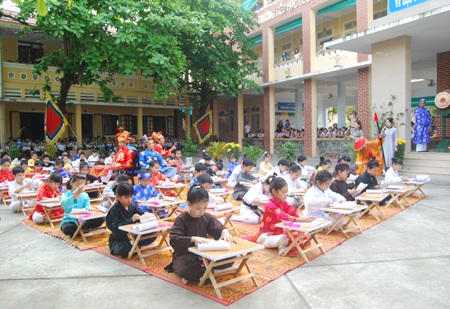 Lần đầu tiên học sinh tiểu học thành “sĩ tử” - 3 Lần đầu tiên học sinh tiểu học thành “sĩ tử” - 3